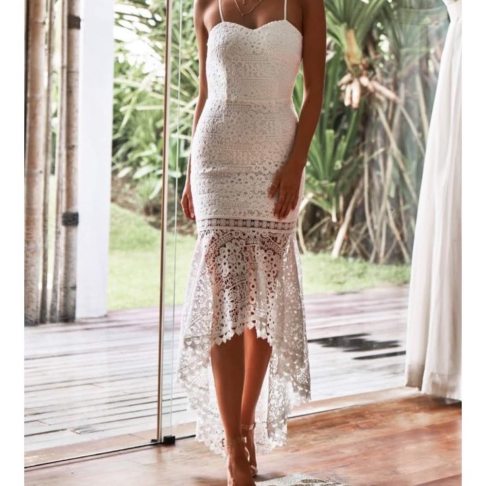 White lace fitted dress